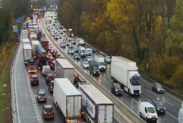 M1 Southbound Nightmare: Multi-Vehicle Collision Shuts Down Key Stretch in Bedfordshire